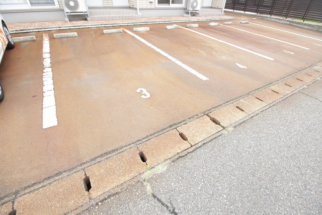 ル　パサージュ A 駐車場