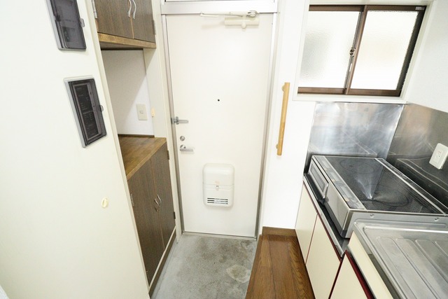アコーダンス松田A 1-6 玄関