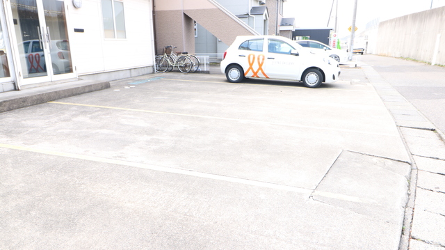 オレンジハウス竹尾 101 駐車場