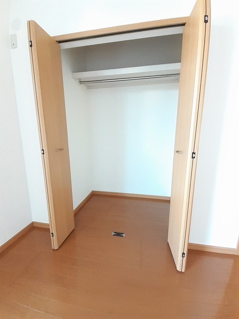 フローラルメゾンＭ　Ⅰ 202 収納