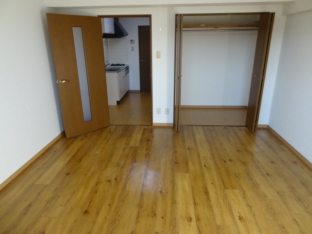 リアライズ西湊町通 703 リビング