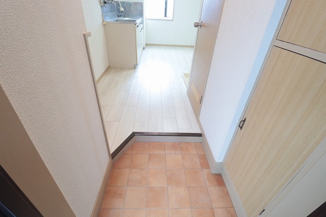コーポ寄附町 303 玄関