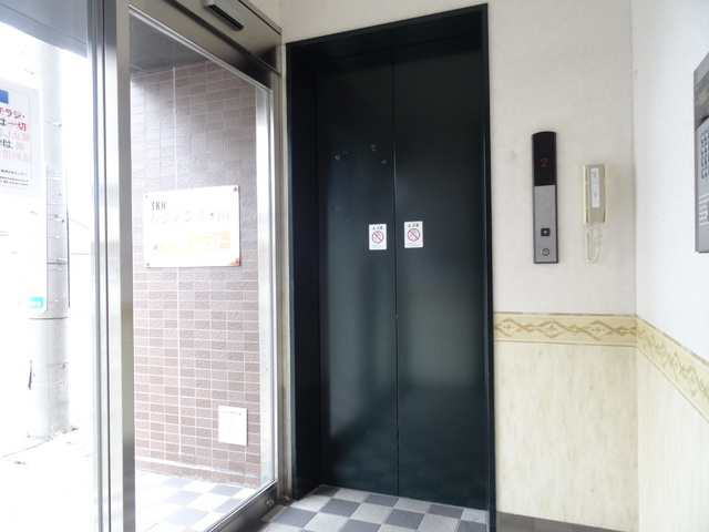 レジデンス米山 201 玄関