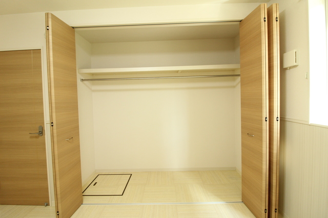 グランソレーユＤ棟 105 収納