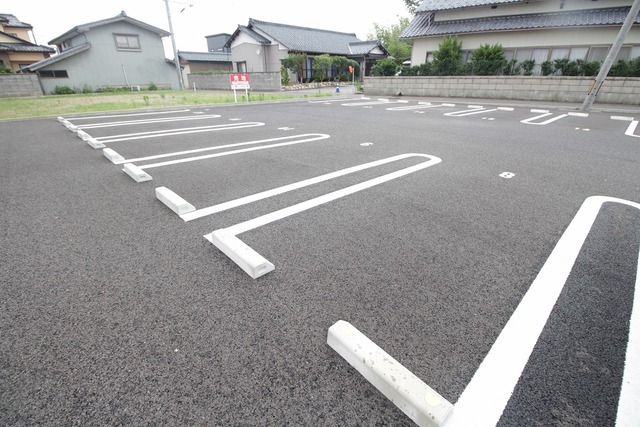プラム　ソラーレ 105 駐車場