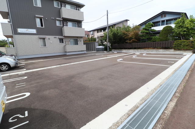 さくらガーデンⅡ 105 駐車場