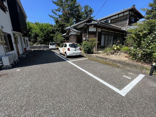 ルフィ寺尾 B102 駐車場