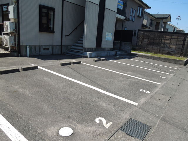 クレセントソフィア 202 駐車場