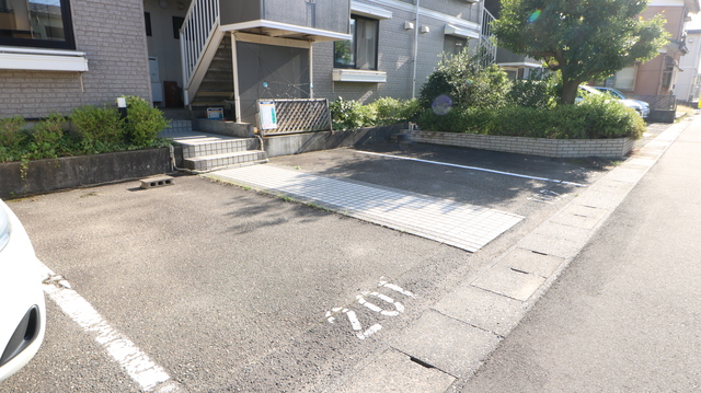 ヴィラ・ファミーユ 103 駐車場