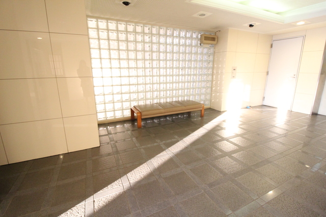 リヴィエール万代 301 玄関