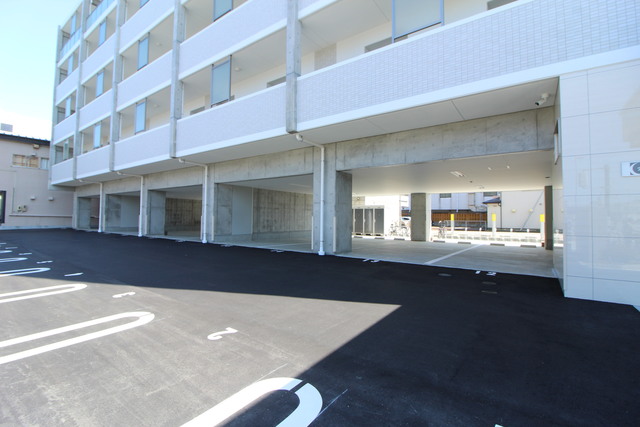 モーント米山弐番館 405 駐車場