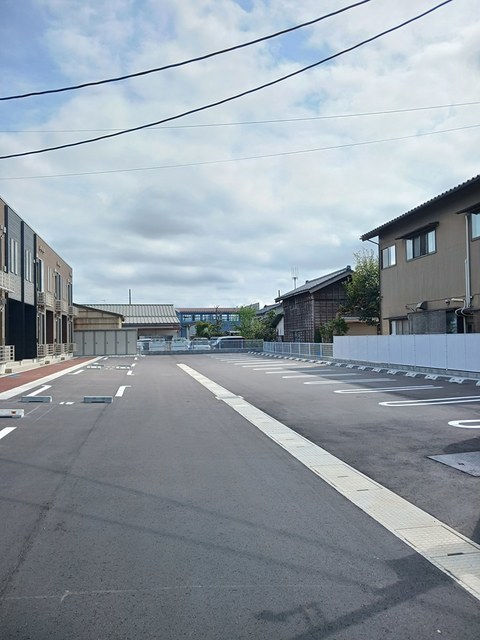 ラーゴム　Ⅲ 103 駐車場