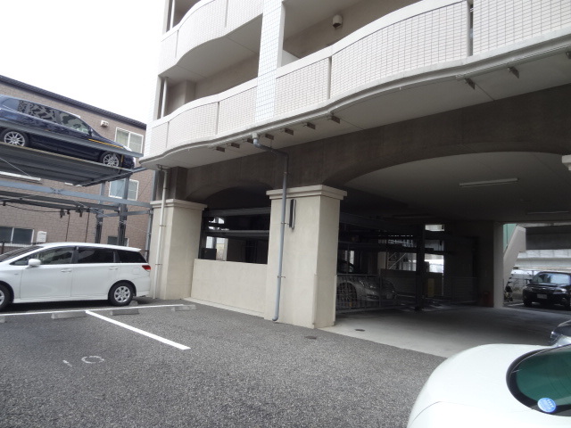 フェリシア柳都 303 駐車場