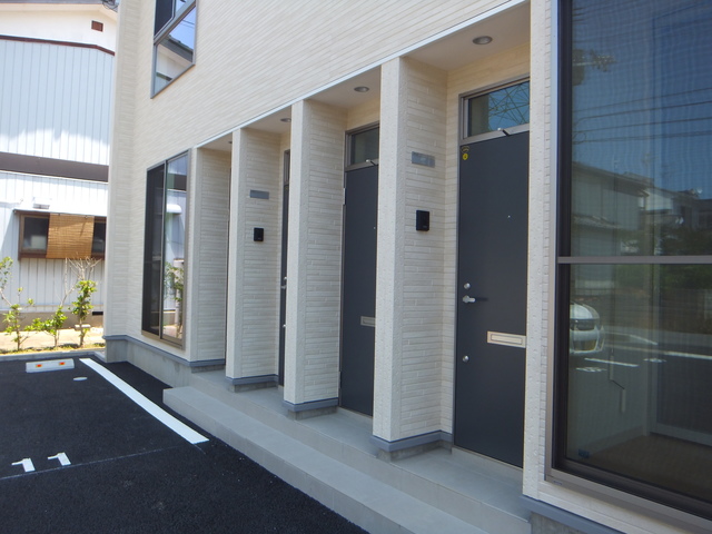 Ｃｏｍｍｏｎ網川原　Ａ棟 101 玄関