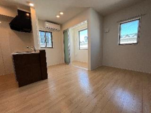 （仮）新潟市西区上新栄町新築アパート 203 リビング