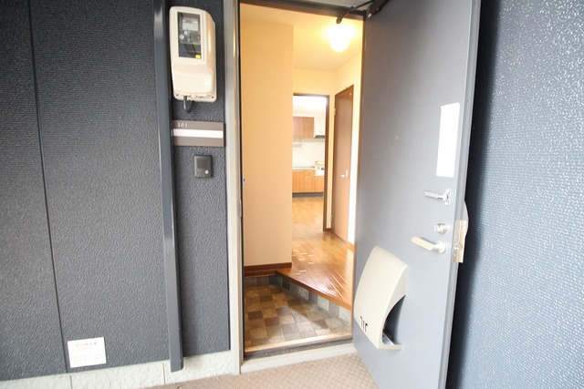 サンモール新潟 102 玄関