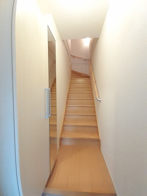 プレシャス 203 玄関