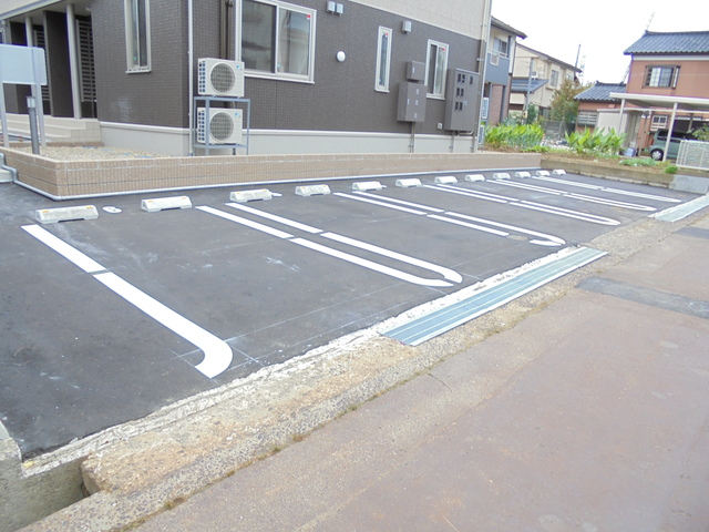セレーノ 201 駐車場