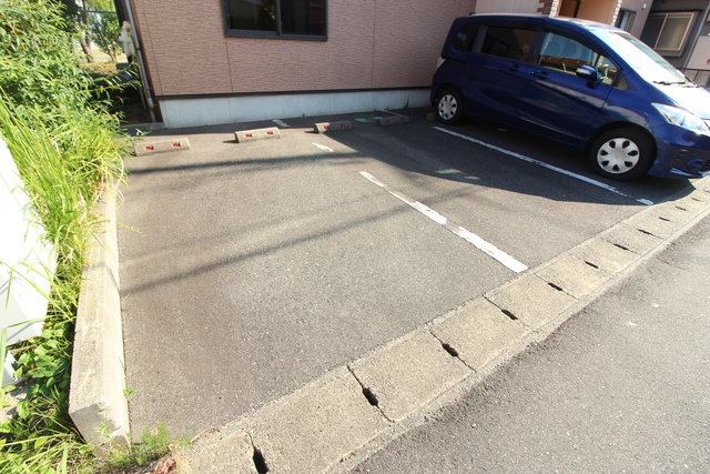 ハピネス 101 駐車場