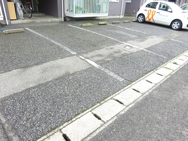 プティ・シャトー 201 駐車場