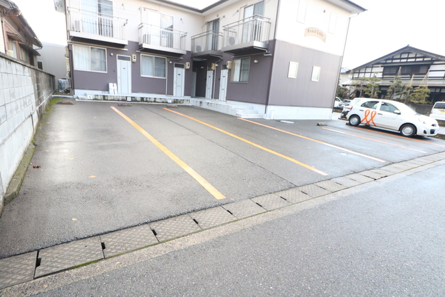トラストヒルズ A 駐車場