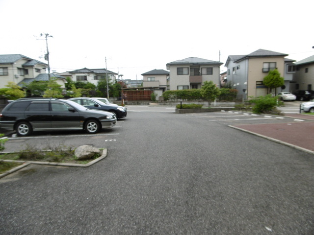 ピュアライフ坂井 401 駐車場