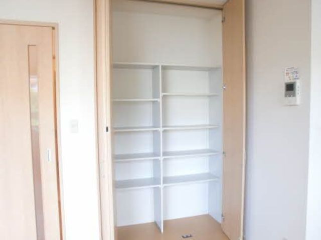 サンモール　リーフ 101 収納