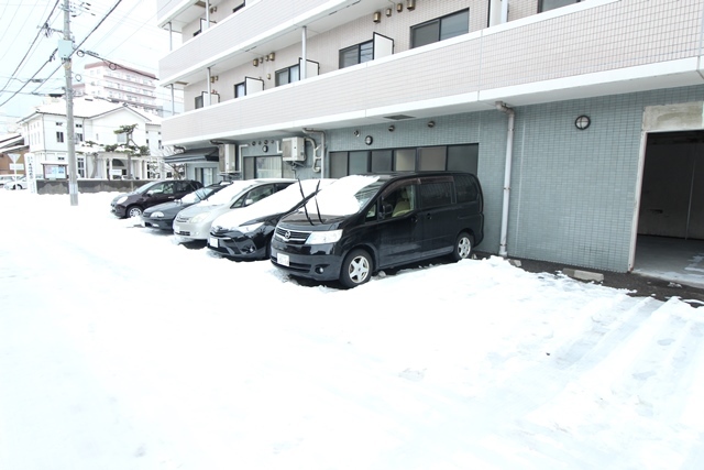 コートシャンベル 705 駐車場