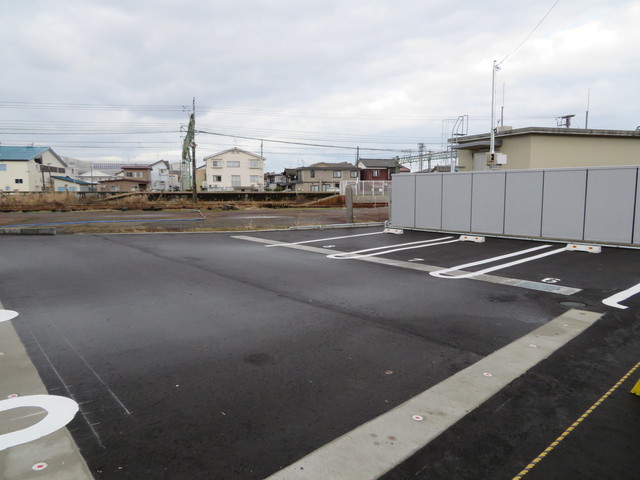 ラフィネ宮内駅前 1C 駐車場