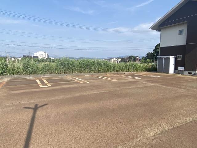 サザンルミエ 102 駐車場