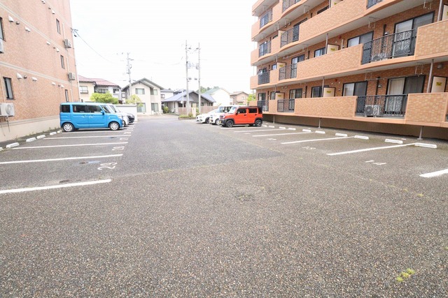 ピュアライフ坂井Ⅱ 302 駐車場