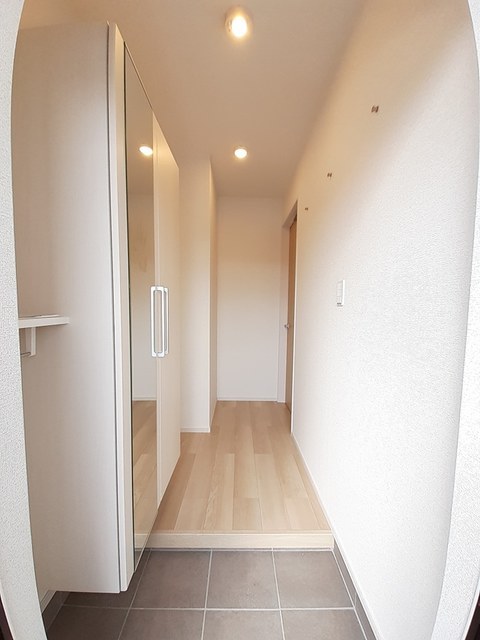 パインエコー 103 玄関