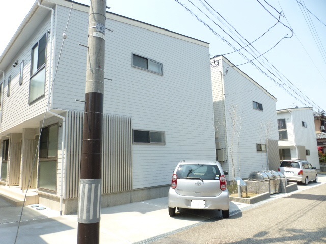 Common五十嵐A棟 201 駐車場
