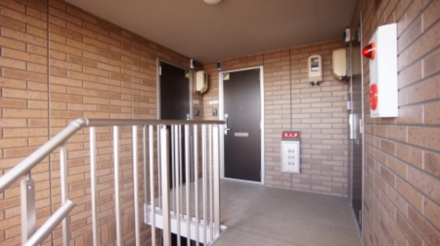 コンフォール 303 玄関