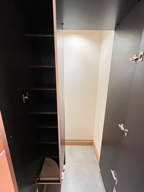 スクエア空港西 105 収納