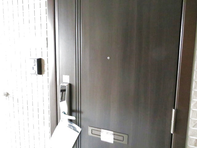 ヴィラローザ 205 玄関