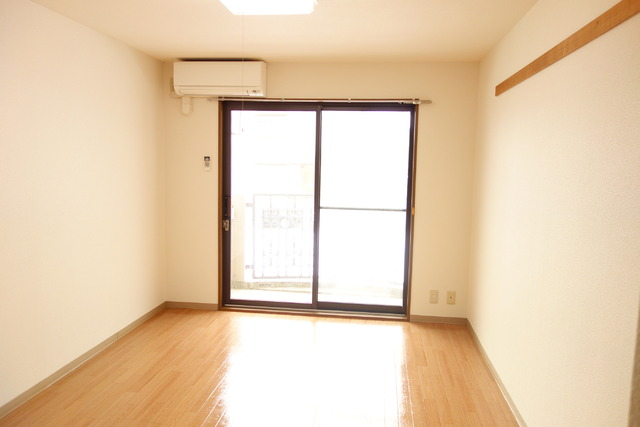Lily-be関屋恵町 A303 リビング
