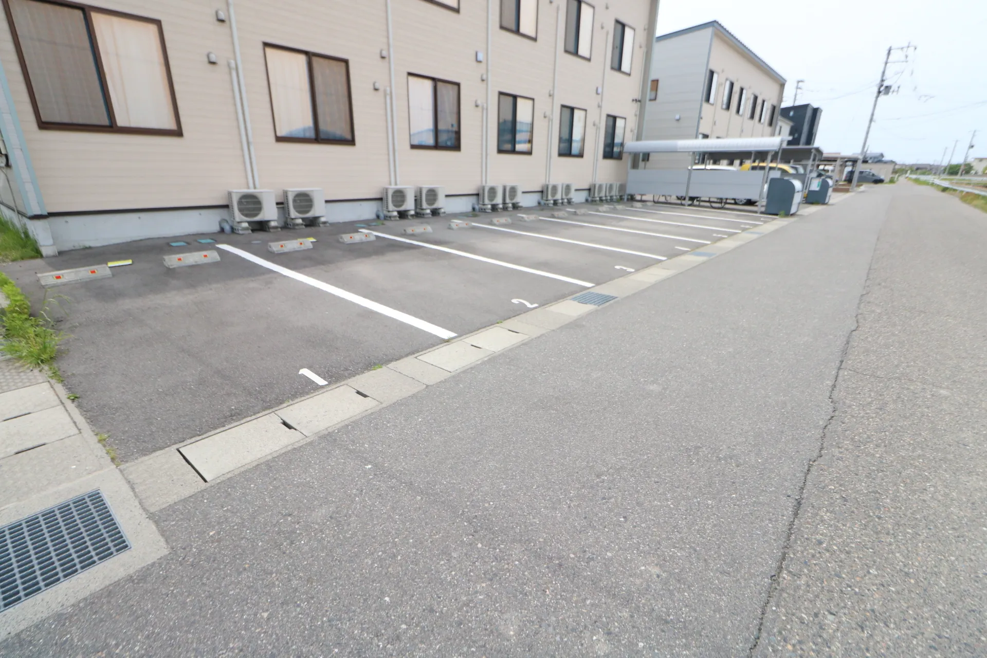 laurea　Ⅰ 102 駐車場