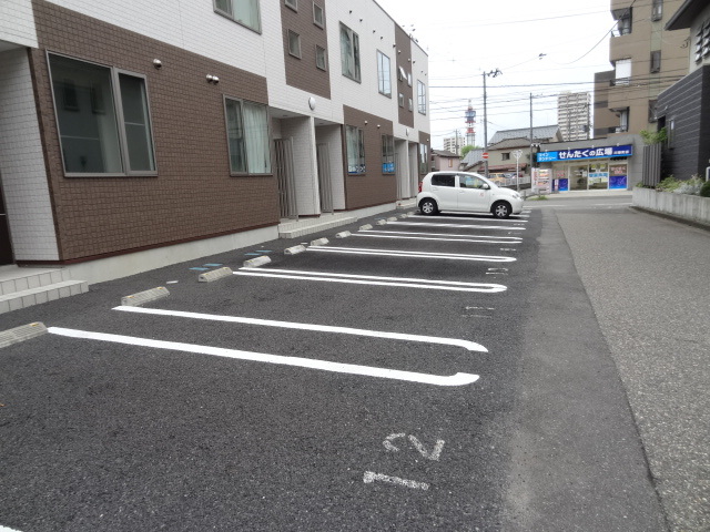 フィーデル上大川前 105 駐車場