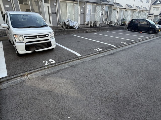 スカイタウンC棟 1 駐車場