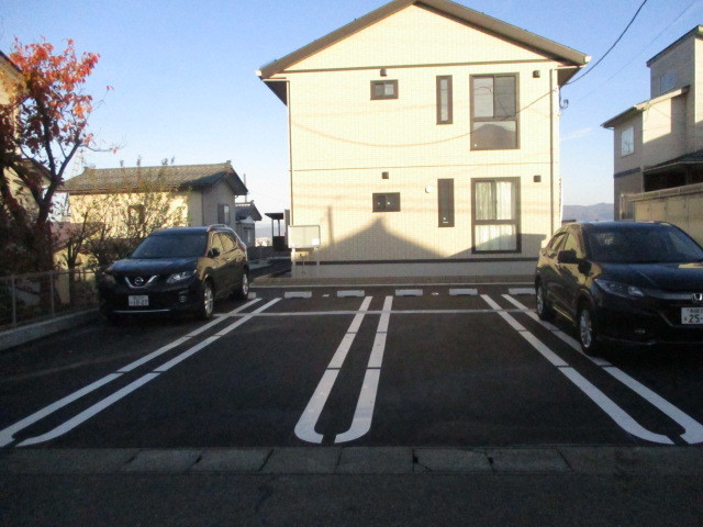 ラークヒル 201 駐車場