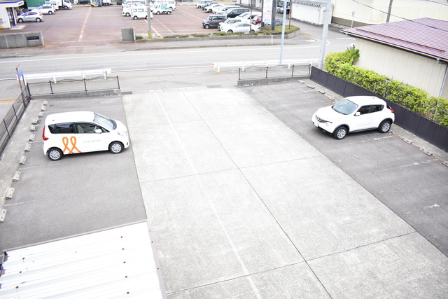 ベルオーク戸野目 102 駐車場