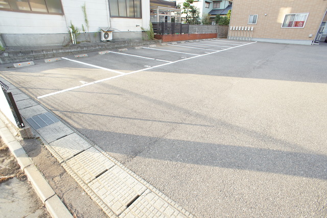 ヴィラオットＡ 203 駐車場