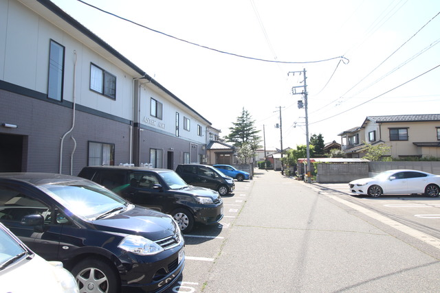 アスターアオキ 202 駐車場