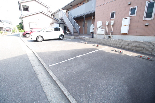 ドムス文京町 103 駐車場