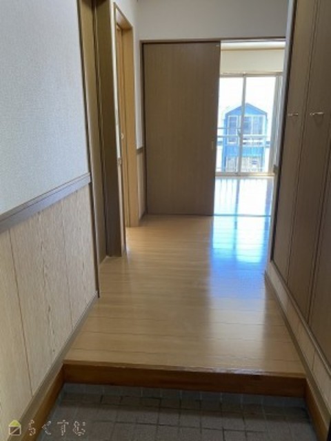 モカパレス D 玄関