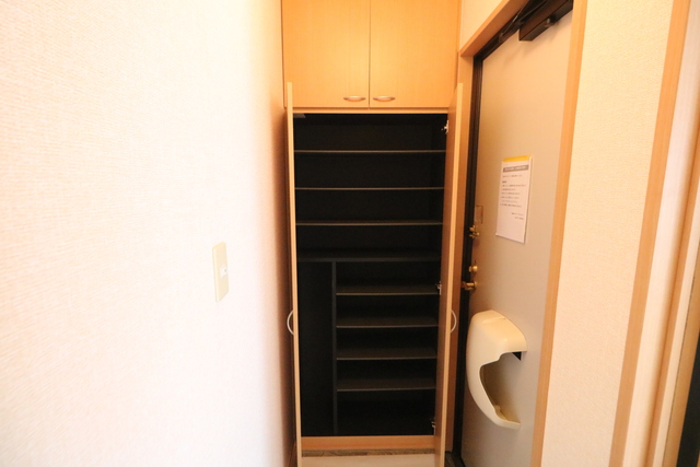 ヴィラージュ石山 201 玄関