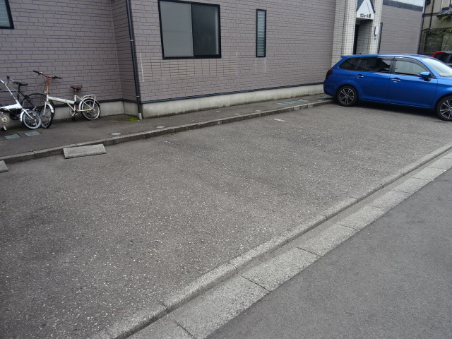 セジュール鐙 205 駐車場