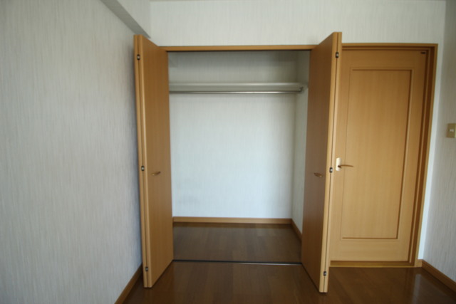 ロイヤル千歳２１ 603 収納