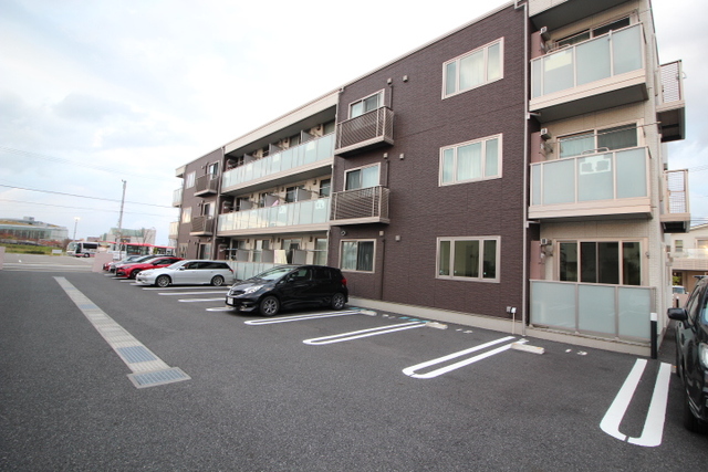 ウェルデンス上所島　弐番館 206 駐車場